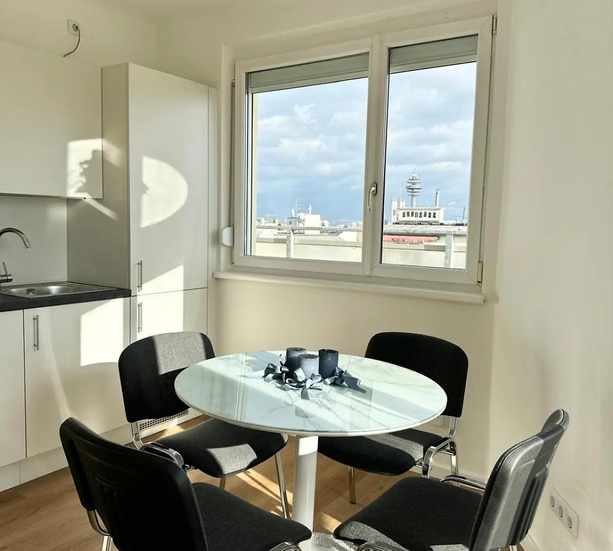 Rooftop Apartment, 10Min To City Center, Direct At Metro, Skyview Big Terrace! Vienna Apartment