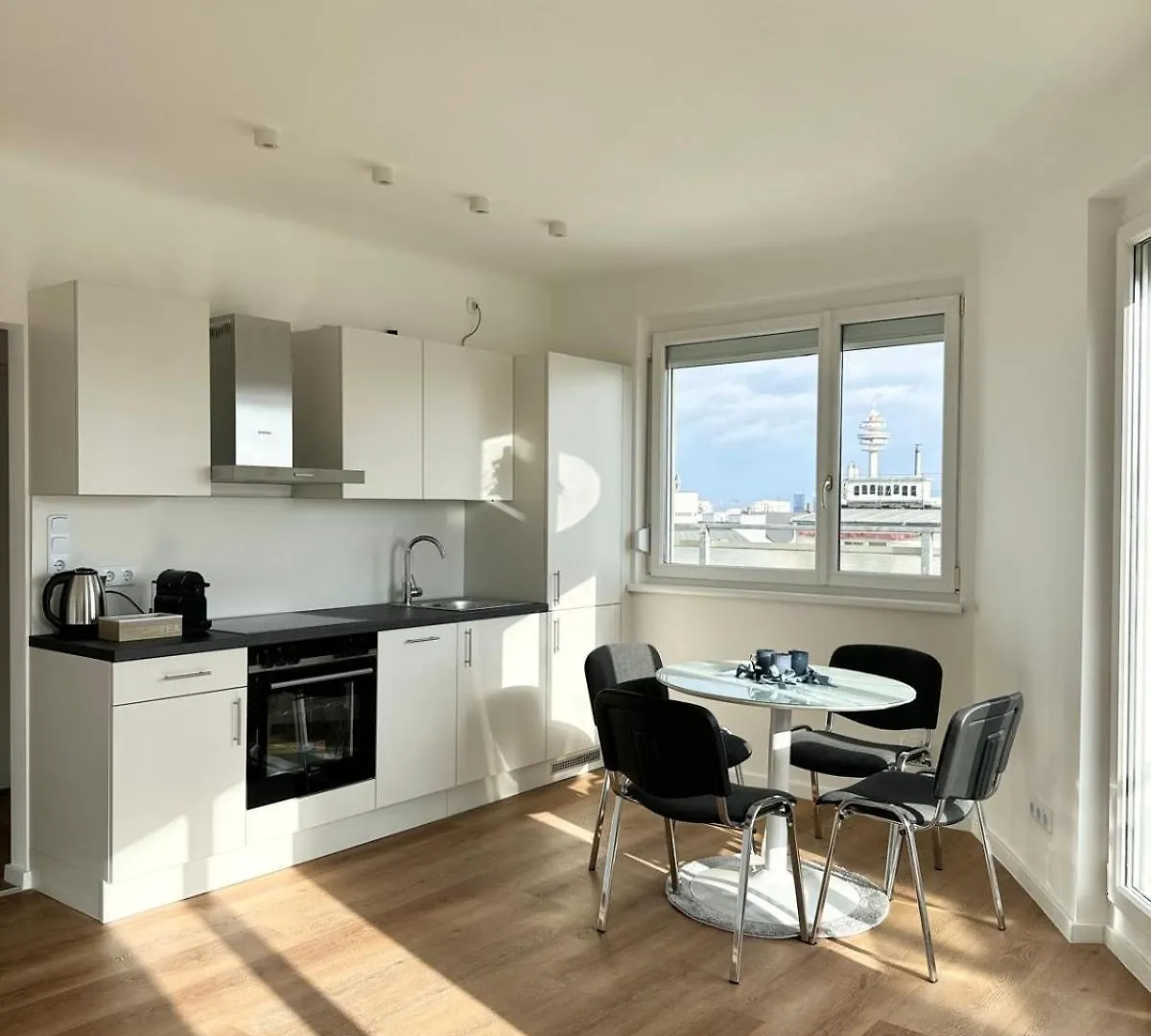 Rooftop Apartment, 10Min To City Center, Direct At Metro, Skyview Big Terrace! Vienna Apartment
