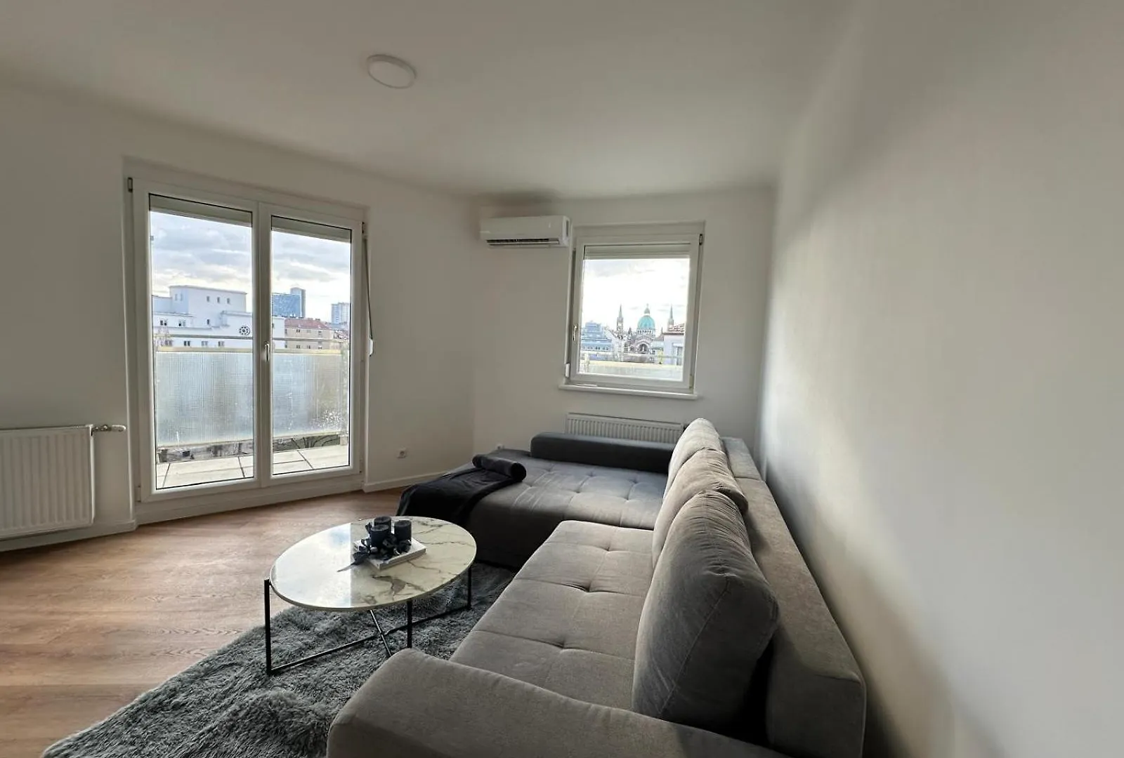 Rooftop Apartment, 10Min To City Center, Direct At Metro, Skyview Big Terrace! Vienna