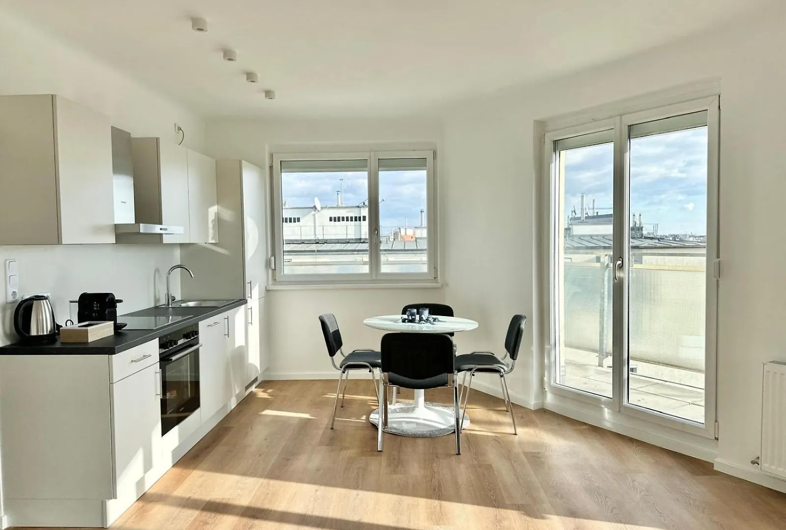 Rooftop Apartment, 10Min To City Center, Direct At Metro, Skyview Big Terrace! Vienna 0*,  Austria